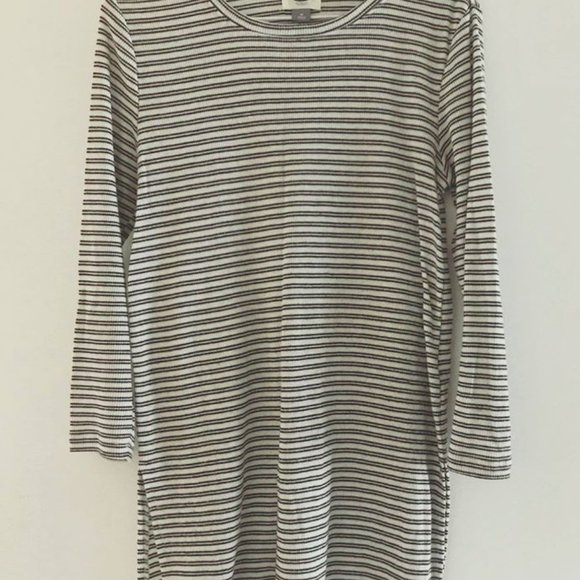 3/$35 // Striped 3/4 Sleeve Tunic Top - Picture 3 of 3